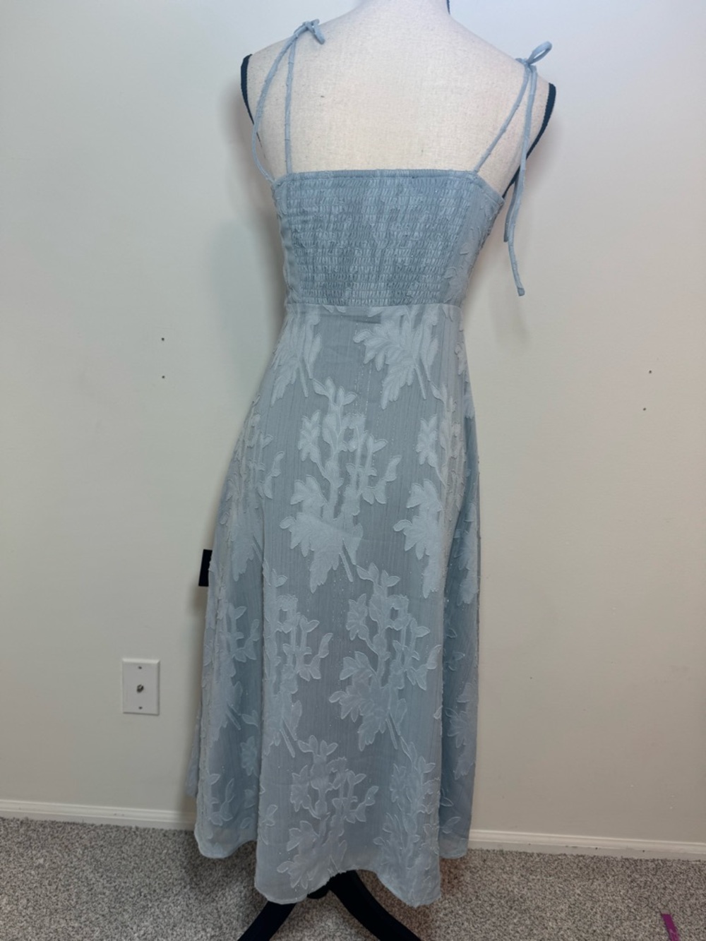NWT  Lulus Blue Floral Jacquard Sweetheart Midi Dress XS Slit Tie Strap Smocked - Picture 5 of 15